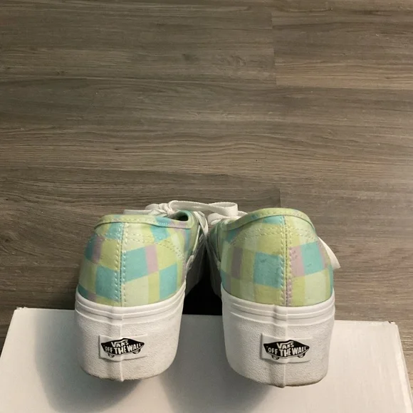 Colorblock Platform Vans - Picture 2 of 5